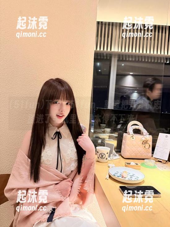 下载了51fun，就像把八卦杂志搬进了手机里，根本停不下来！