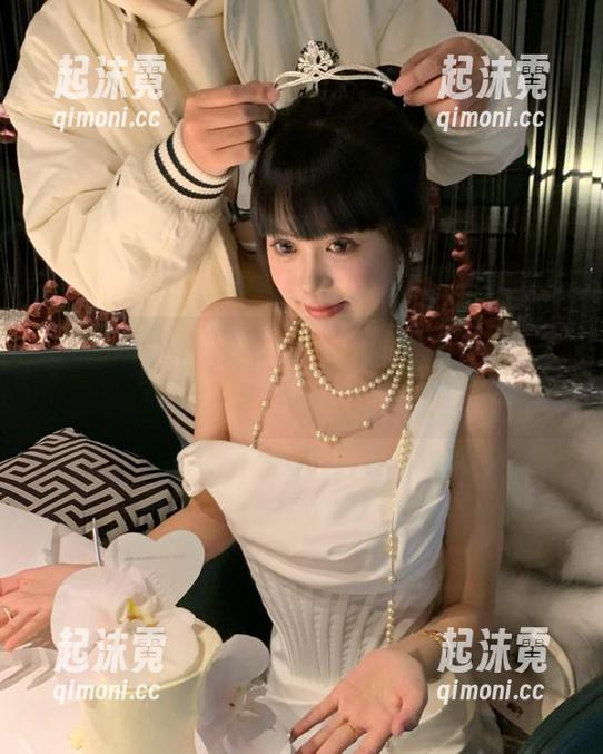刚刷到718.sx在线热评，这瓜真的是…咳咳，不敢说！