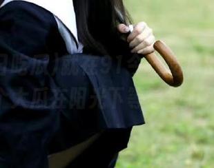 就在91今日吃瓜的首页，一个大瓜在阳光下等着被打开！