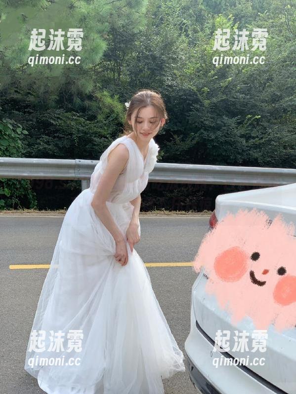 998.su的吃瓜线路：口水流到下一站，快停下压压惊！