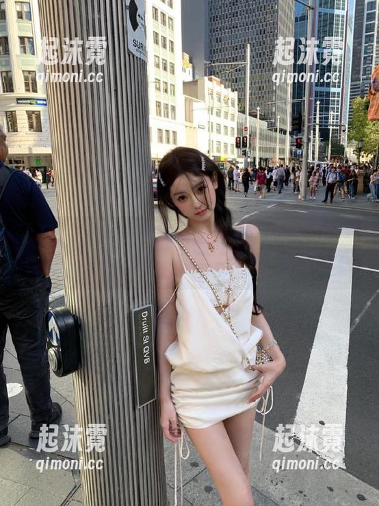 大家快来五一吃瓜分享：今天的瓜真不想一个人品尝，这是个抢镜瓜！