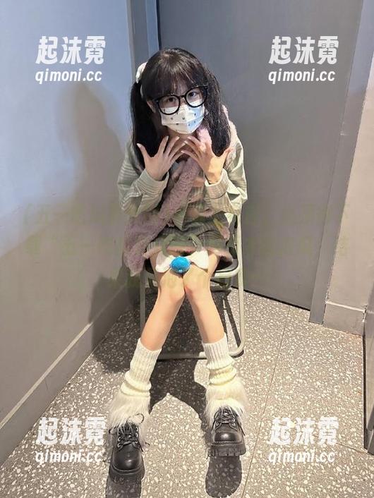 小说上有言，必须得下载“五一吃瓜群众网”网页才能泡瓜，结果我只泡了个寂寞…