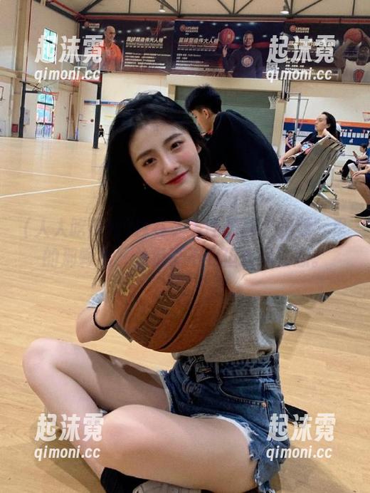 躲在人人吃瓜网“视频”里的那颗心，总是说不到但永远在想。