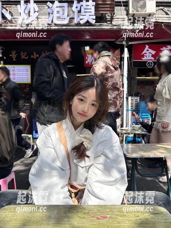 听说“全网吃瓜”网站里，有块卧榻可以尽情发泄观点
