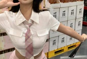 下载黑料吃瓜网，快来在线持瓜观战，别让八卦都跑了！