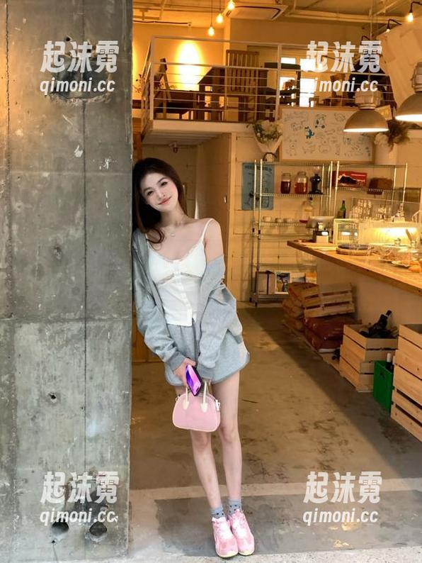 免费黑料网苹果版，弄得我如痴如醉，瓜果满天飞毫无压力